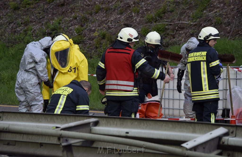 VU Gefahrgut LKW umgestuerzt A 4 Rich Koeln Hoehe AS Gummersbach P216.JPG - Miklos Laubert